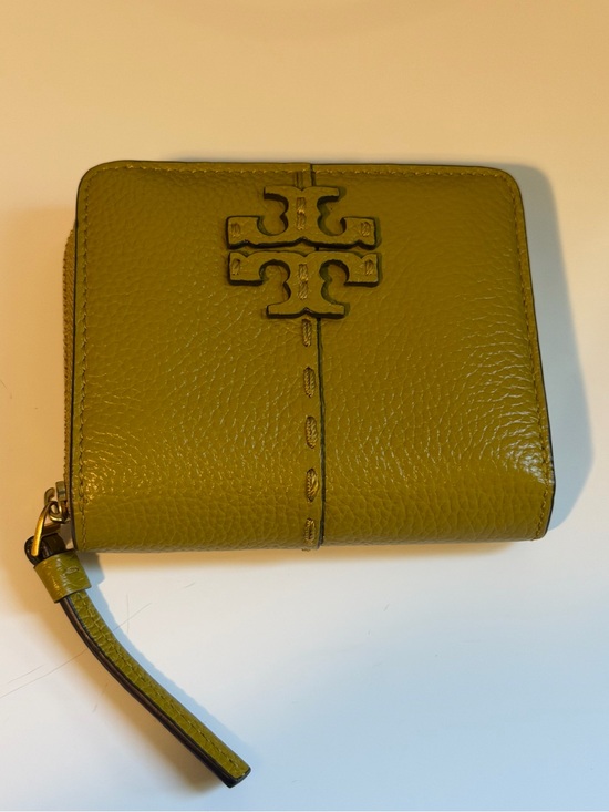 Tory Burch Handbags - Tory Burch Green Pebbled Leather Zip Wallet